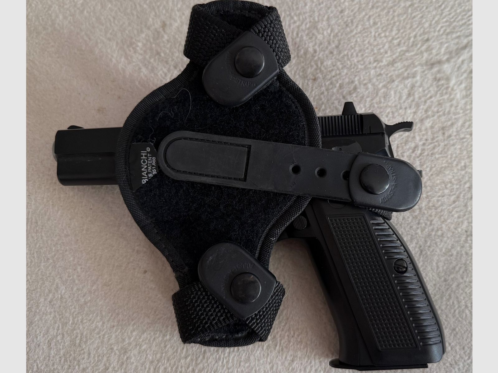 Bianchi Holster Beltslide Gr. 15, Nylon schwarz, verstellbar, für CZ75, M75, Tanfoglio u.ä. 