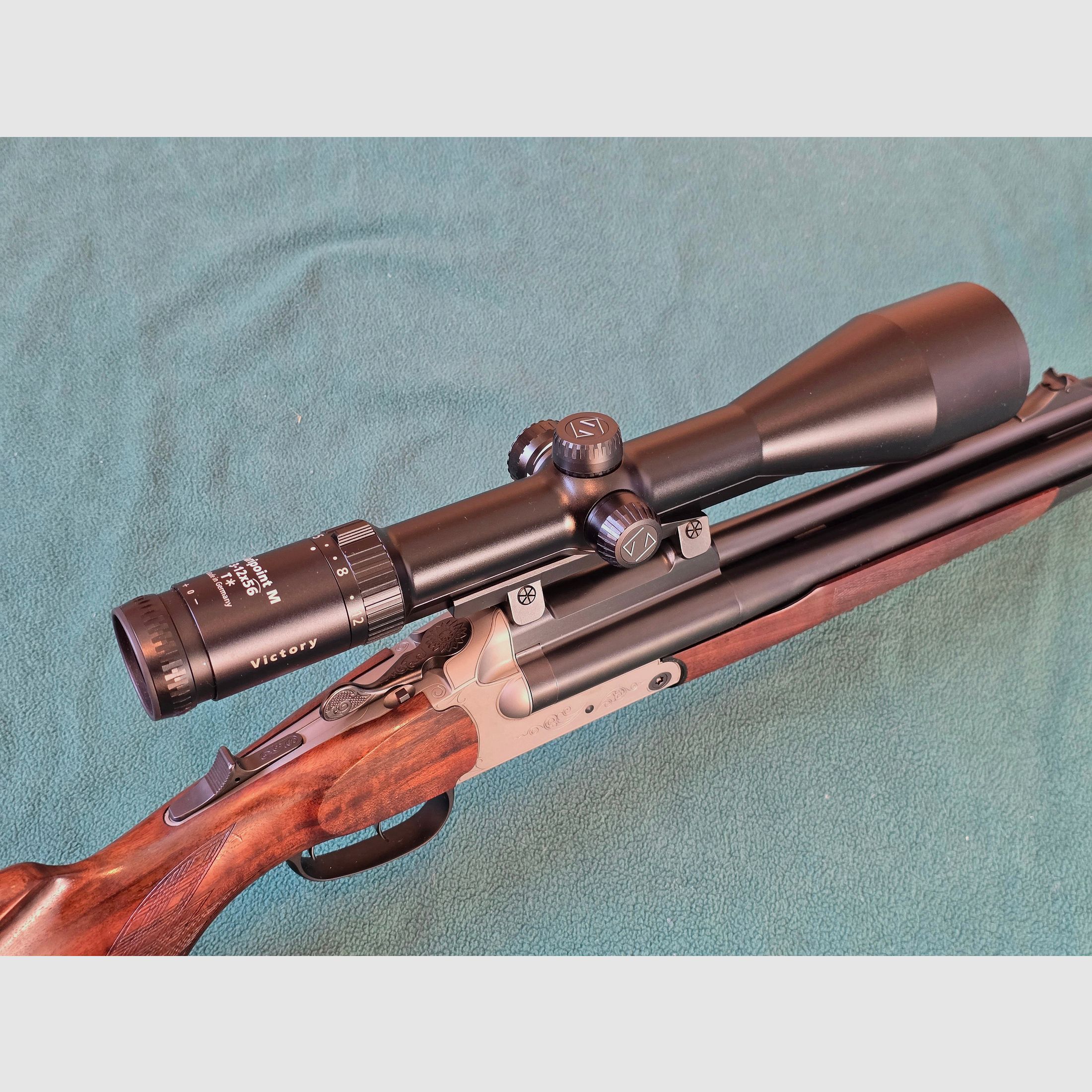 Blaser D99 Duo mit Blaser Sattelmontage und Zeiss Varipoint 3-12 ×56 Leuchtabsehen
