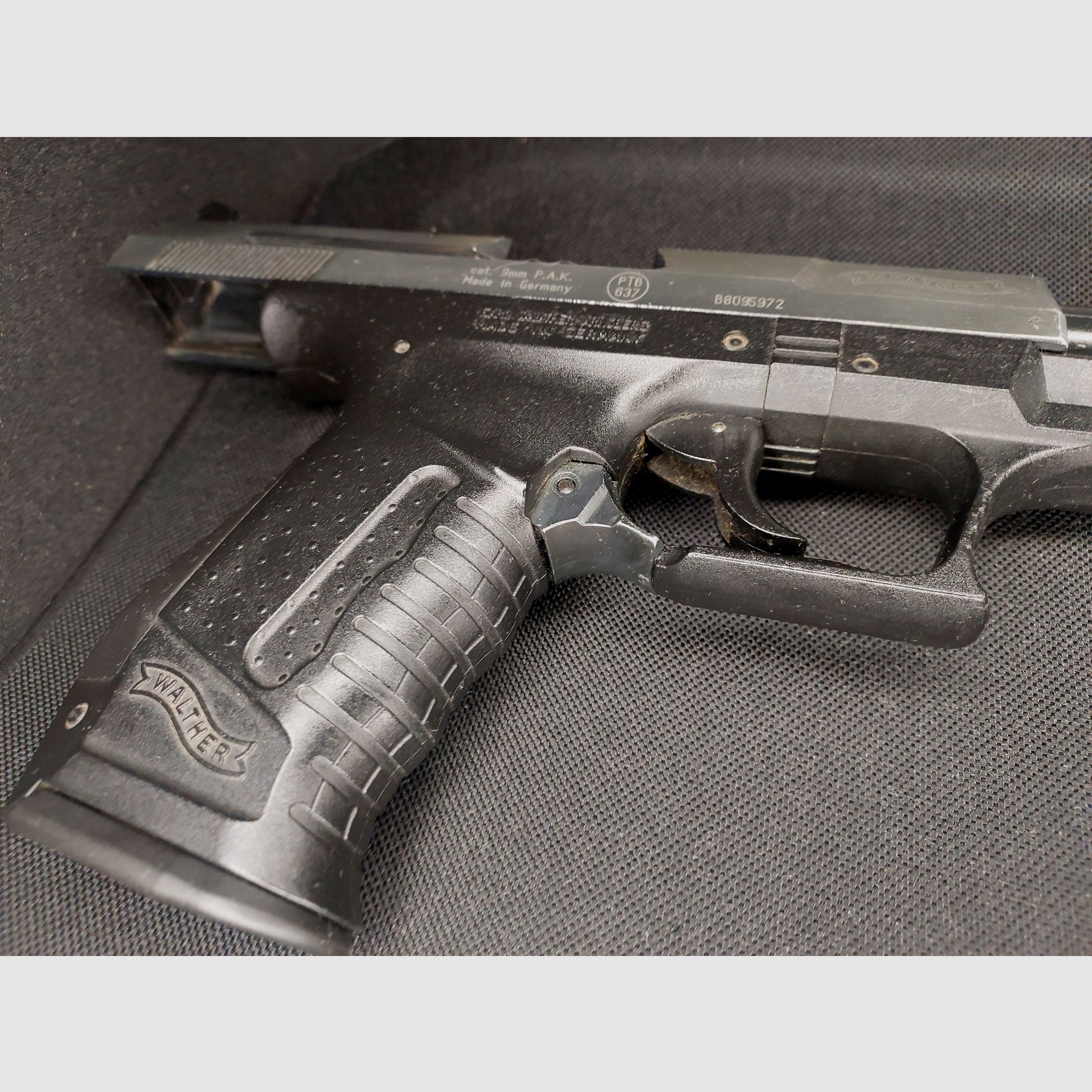 Walther P99 Schreckschuss Pistole 9mm P.A.K. (PTB 637) mit 2 Magazinen