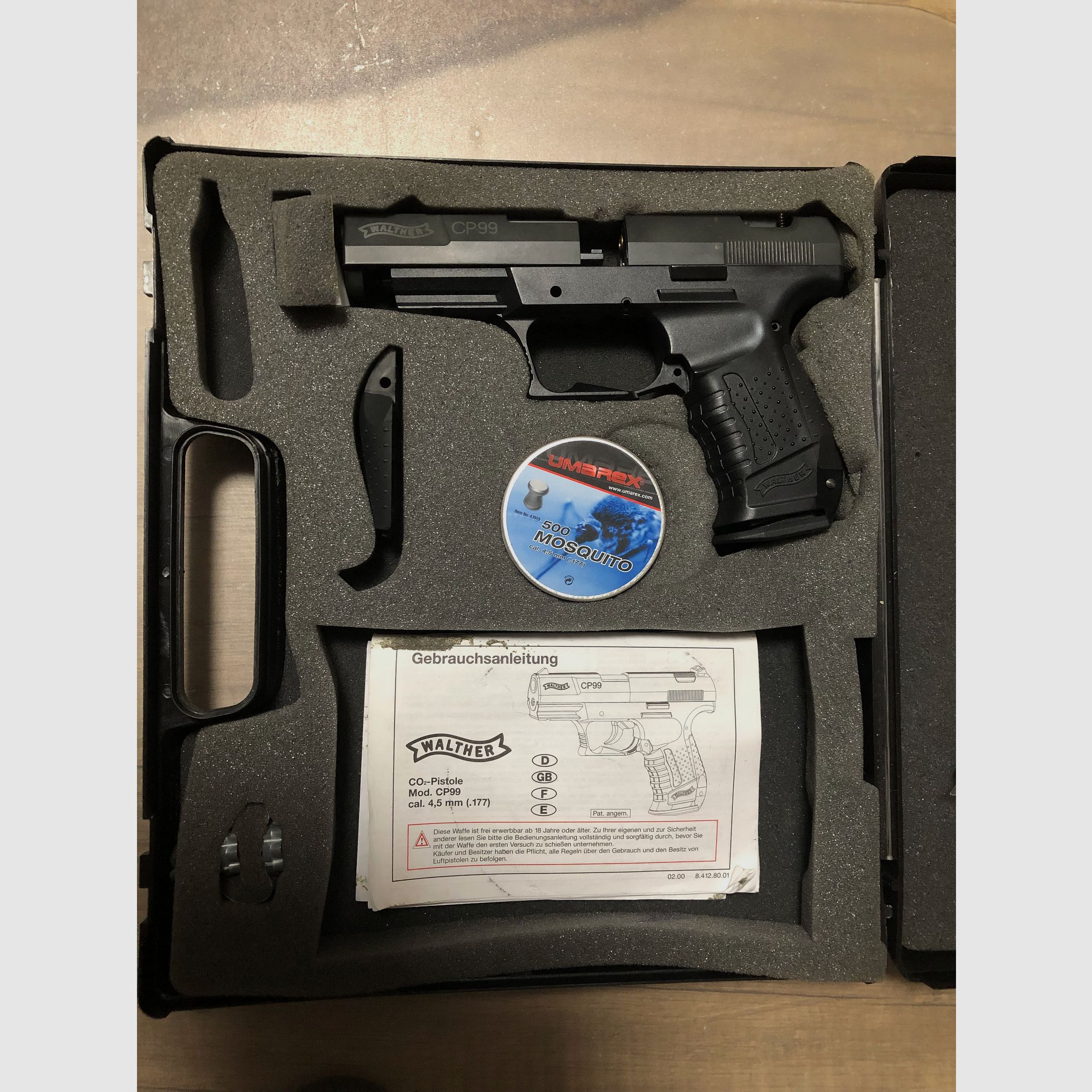 Walther CO2 CP99 pistool als onderdelenhouder