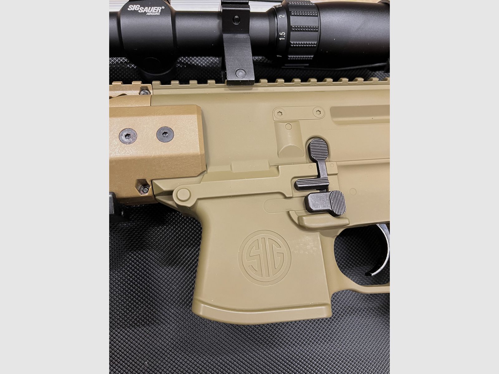 SIG SAUER MCX Gen 1 + 1-4x24WR Absehen, Frontgriff +Set 