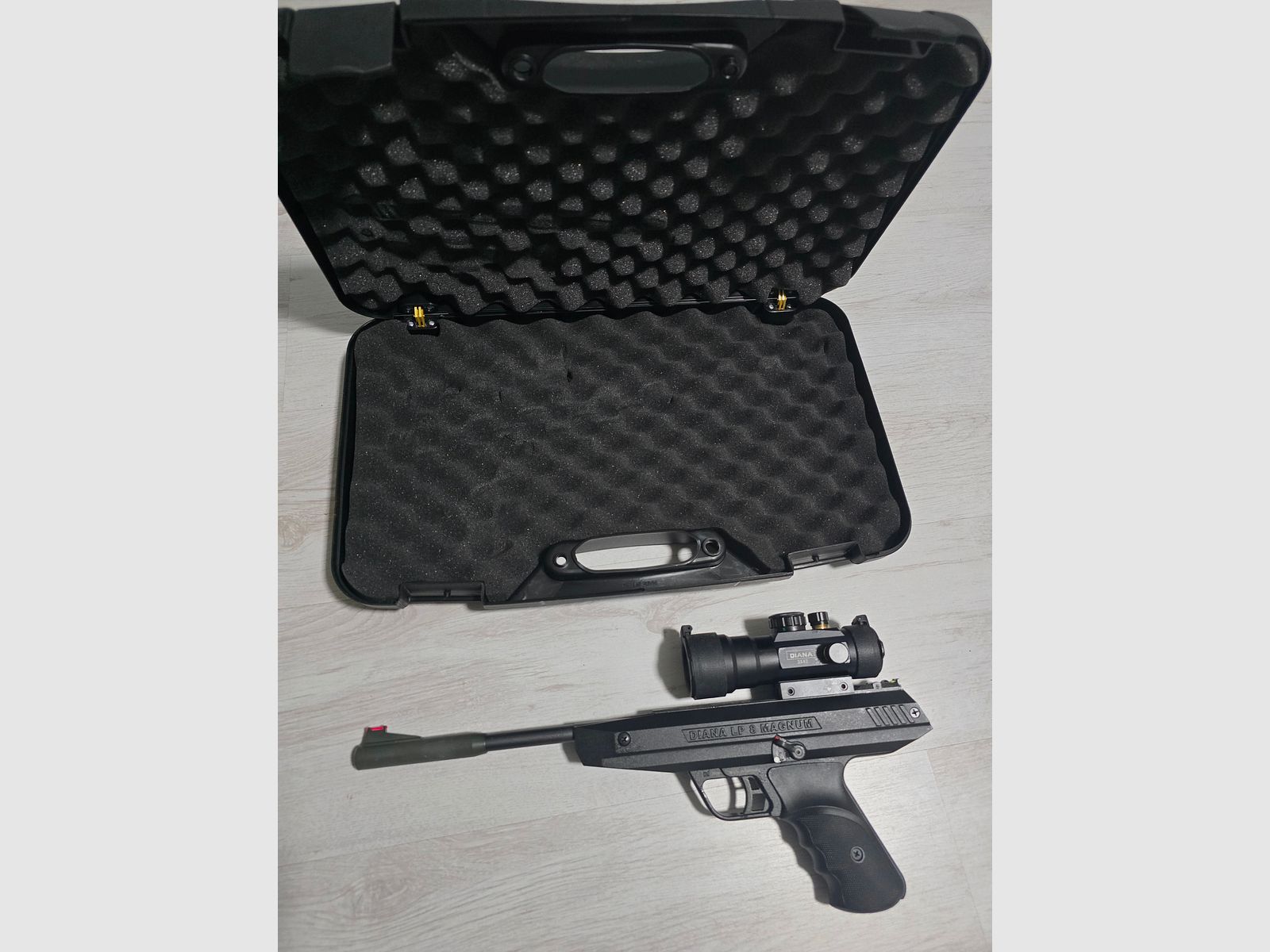 DIANA LP 8 + DIANA RED DOT 4 X 32 ! !