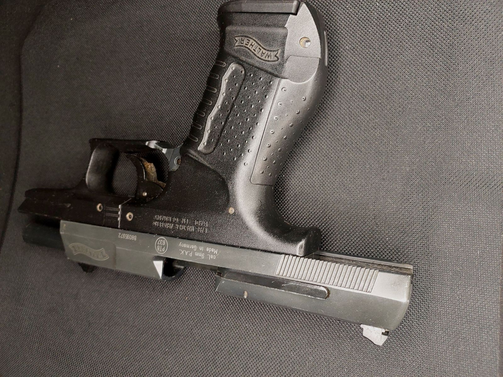 Walther P99 Schreckschuss Pistole 9mm P.A.K. (PTB 637) mit 2 Magazinen