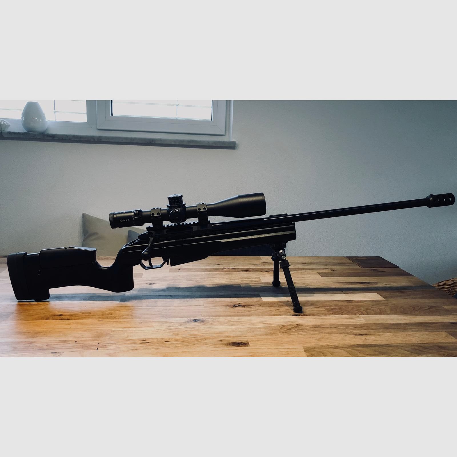 SAKO TRG 22 (.308 Win) + Kahles K 624i CW 6-24x56 Mil4 + ERATAC + SAKO Mündungsbremse + ATLAS BT65-NC + Picatinny Schiene + Tasmanian Tiger Gewehrtasche