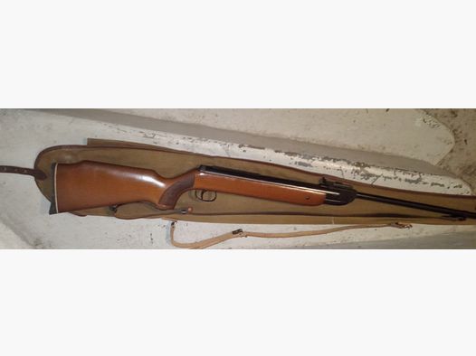 Estado superior carabina de aire Diana Model 35; con marca F 4,5 mm bolsa y correa de cuero