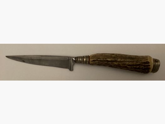 Couteau avec poignée en corne de cerf