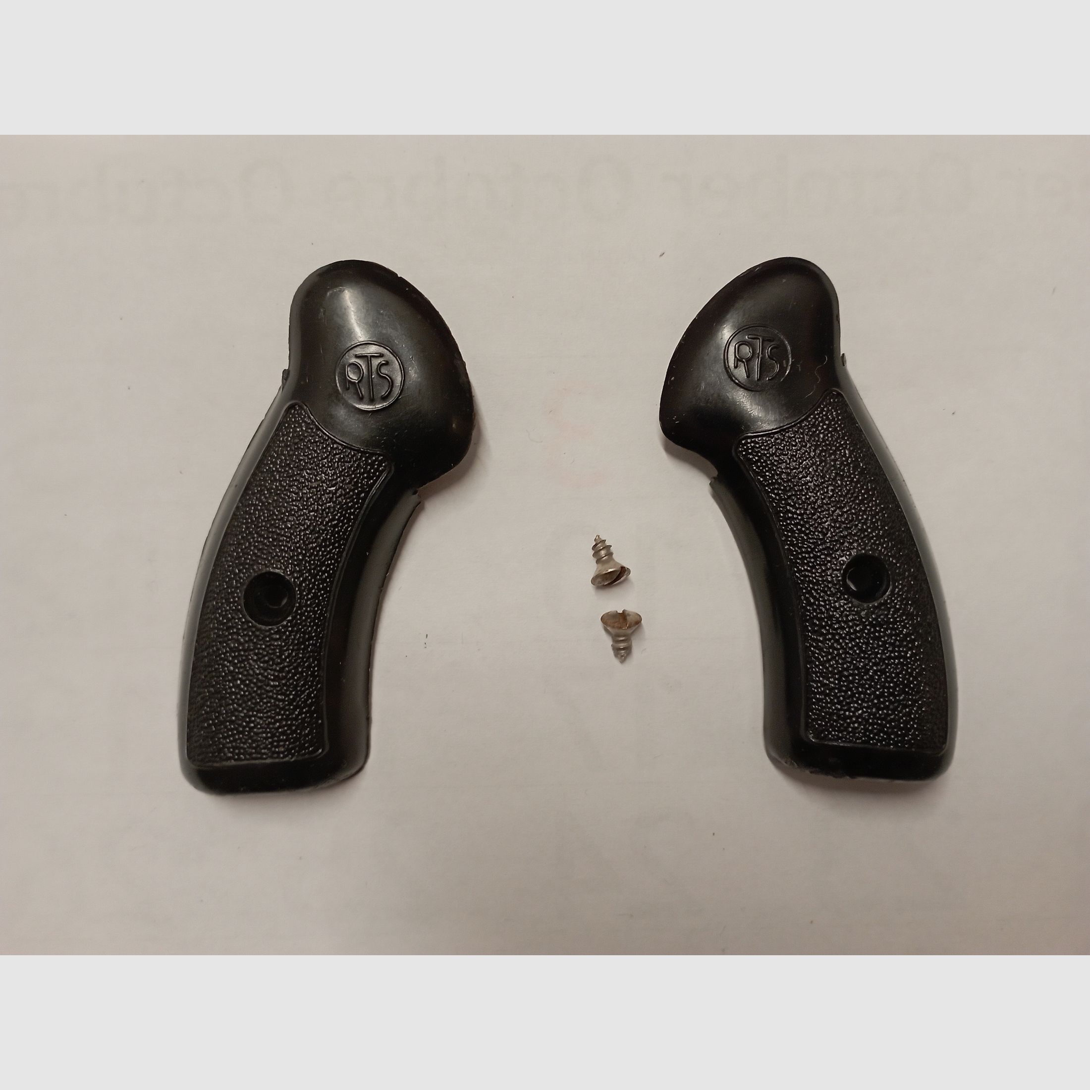 Griffschalen für Startrevolver Mod. RT5 Kal. 6 mm Flob.