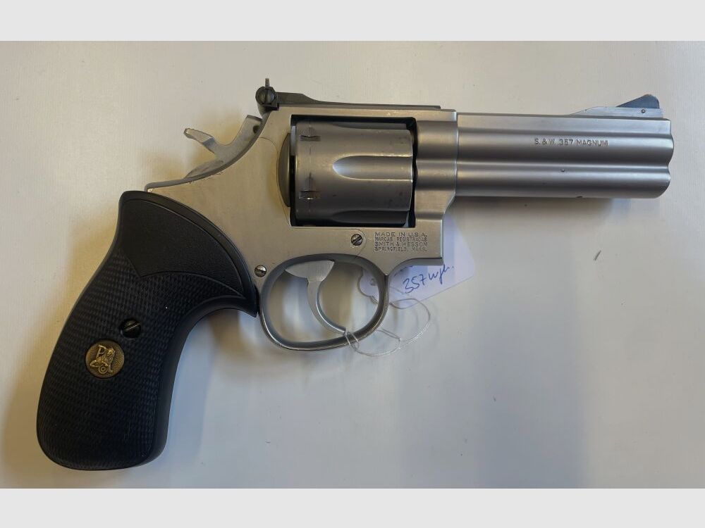 Smith + Wesson 686