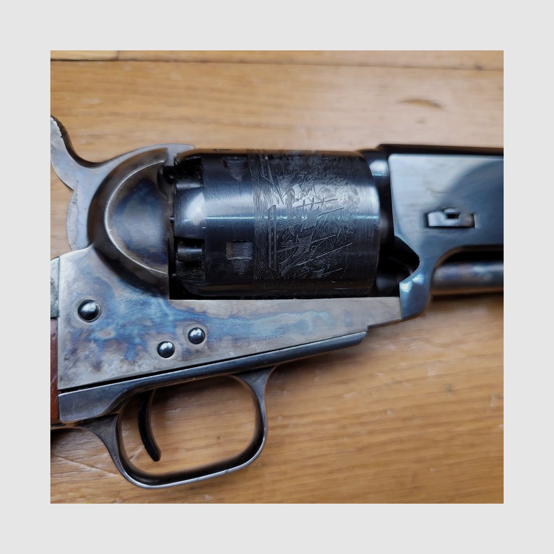 Colt herdenkingsrevolver "Général Lee" – Vroeg model van de 2e generatie Colt – Houten kist met alle complete accessoires – Minder dan 4800 exemplaren voor beide versies – Markeringen identiek aan de originele – Exemplaire mechanica, presentatie en afwerking – TBE++, afbeelding 32 van 35
