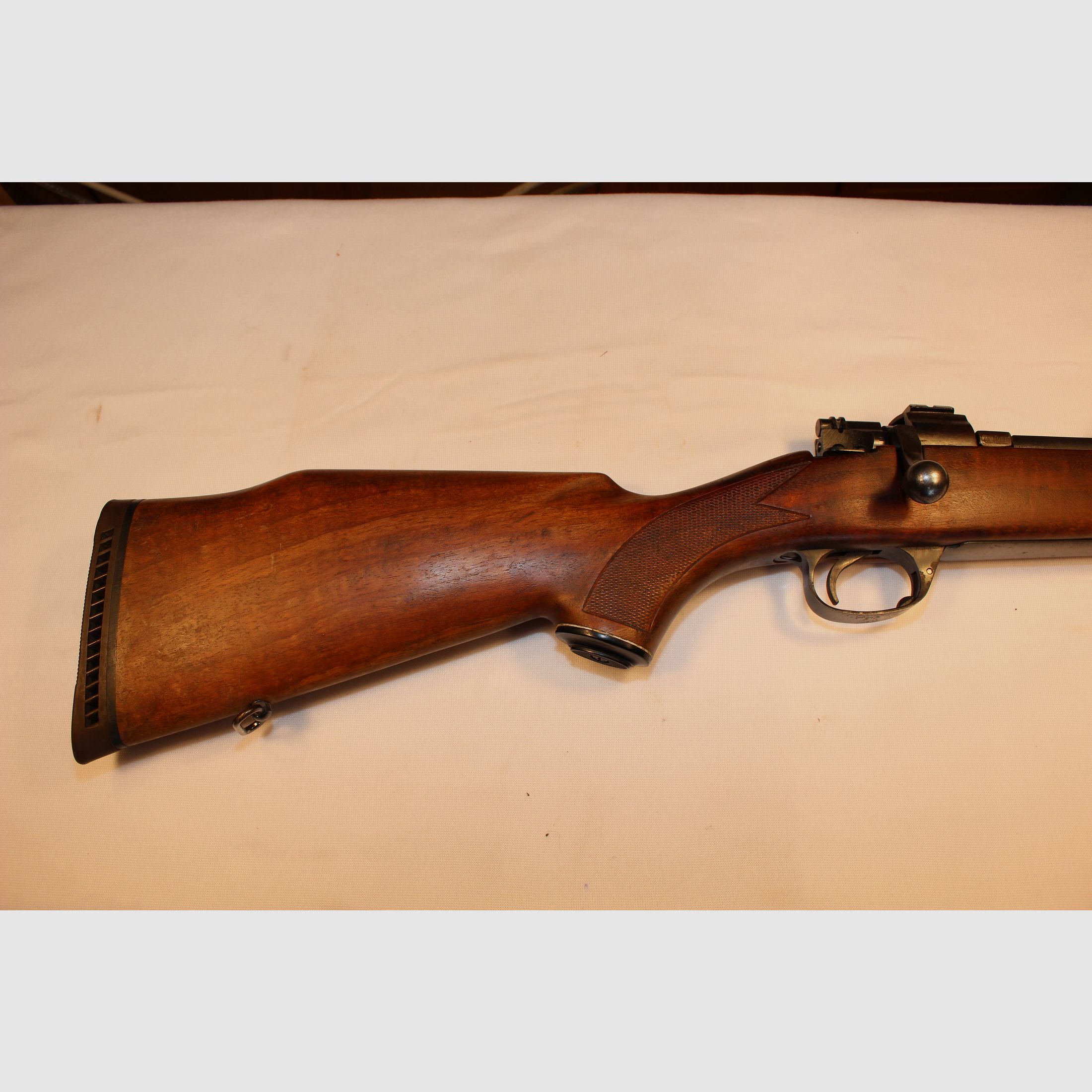 Bolt-action rifle in caliber 7x64.