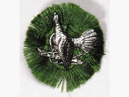 Versilberte Hutnadel mit Auerhahn-Motiv