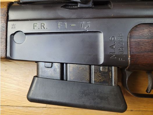 Splendide et très rare fusil de précision FR-F1 type A – Calibre d&rsquo;origine 7,5×54 MAS – Lunette APX 806 N°3 ( la bonne !) – Canon miroir avec tout son potentiel – 2 chargeurs à talon caoutchouc (les bons aussi !) – Superbe Etat – Arme magnifique et clou d&rsquo;une collection de réglementaire français – TBE++
