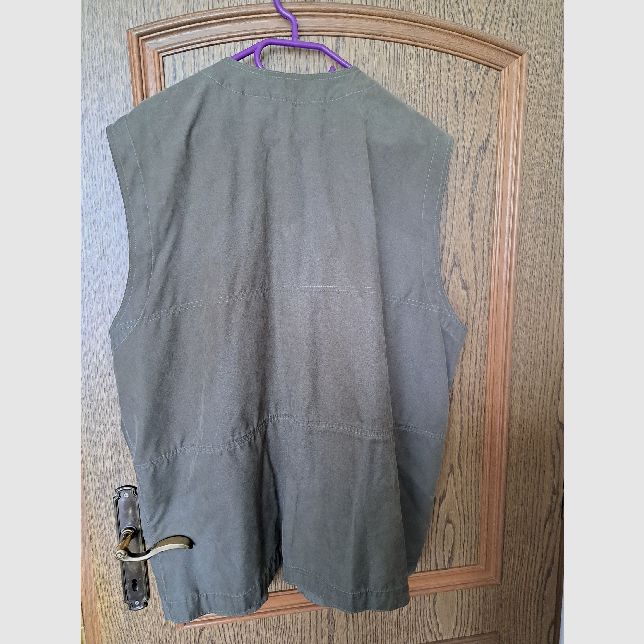 barely worn green hunting vest size 62