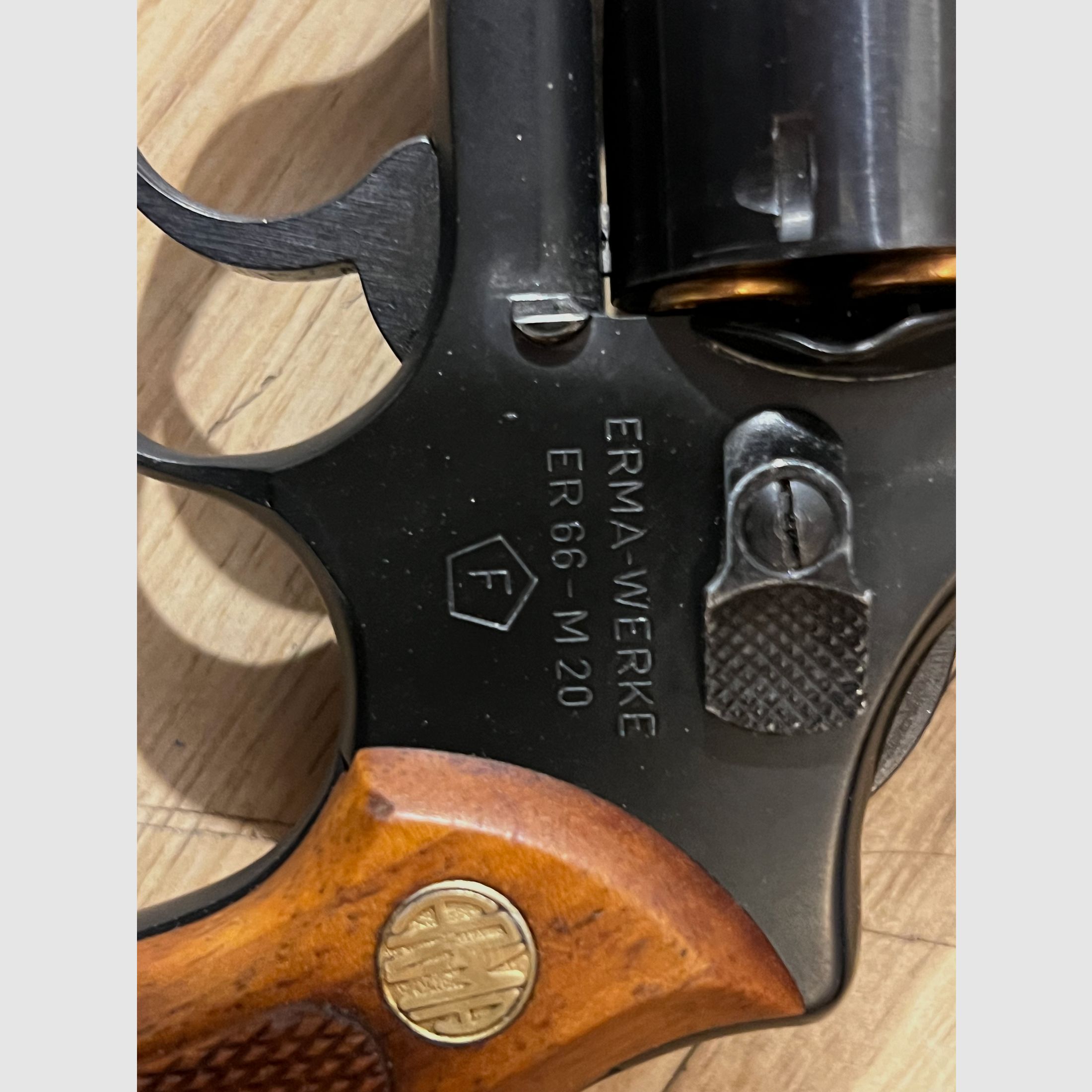 ERMA ER 66 M20 4mm, pero como pistola de fogueo PK