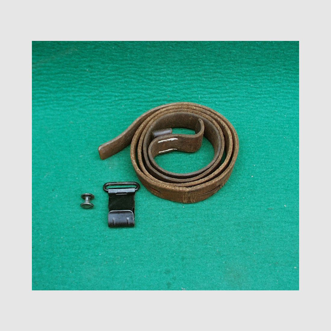 unknown leather strap/carrying strap