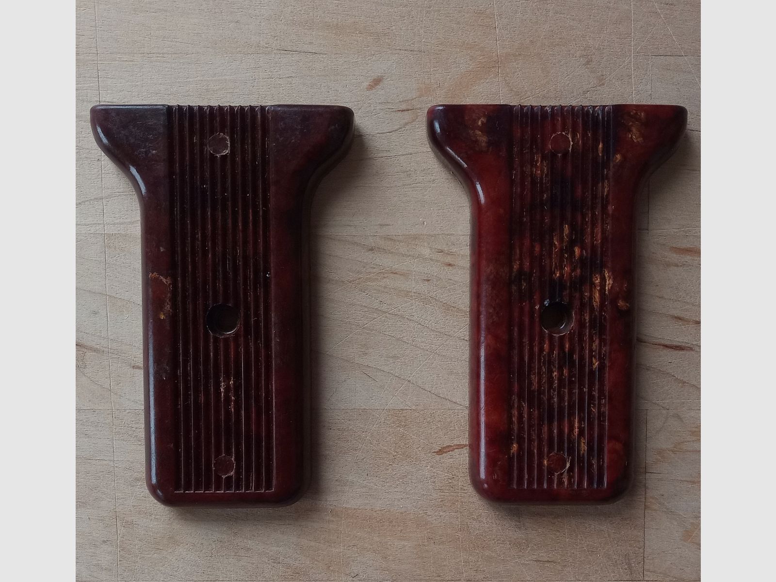 Maniglie posteriori RPG-7 in bakelite del 1971 appartenenti insieme