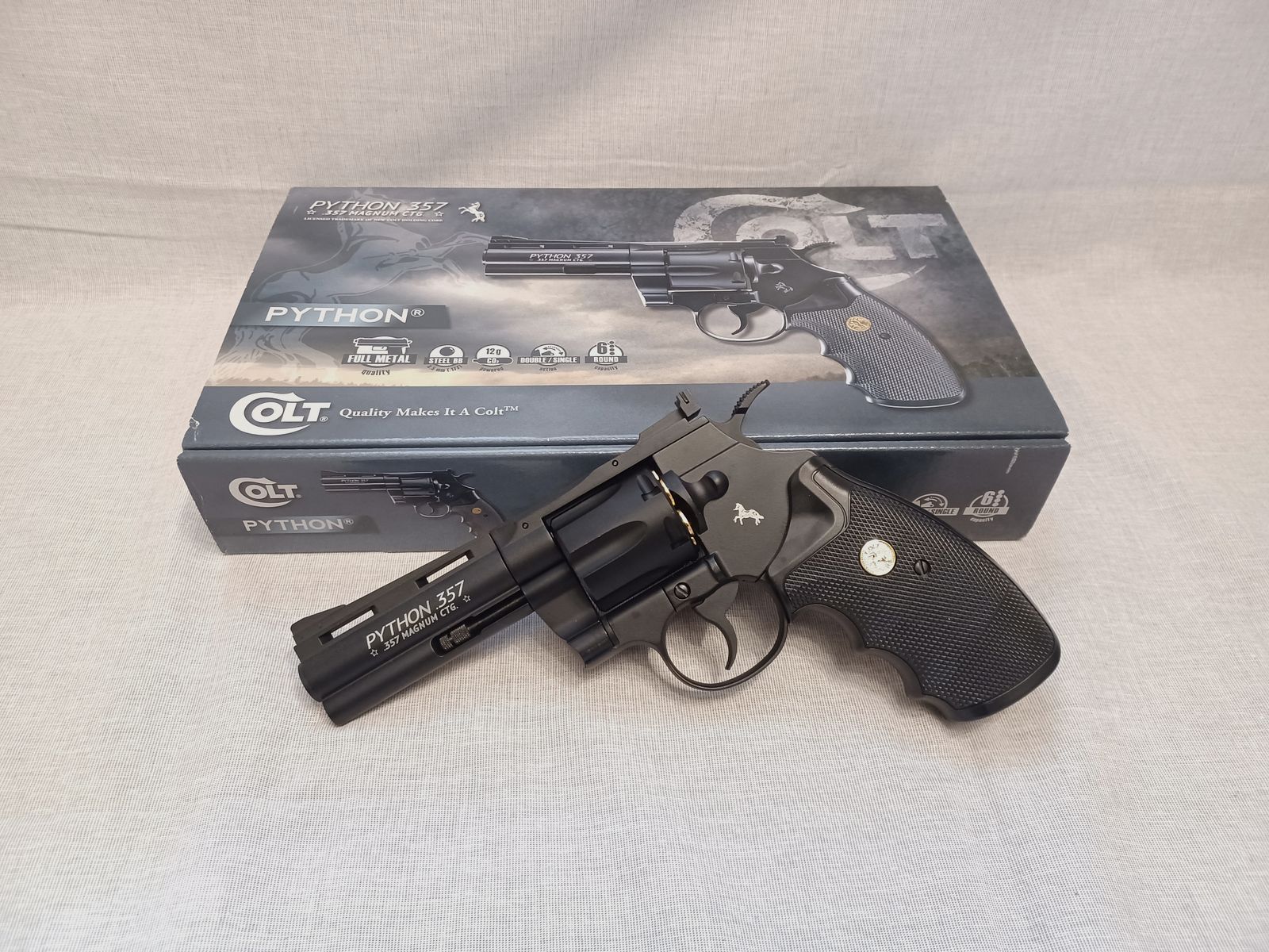 Colt Python 4" / Vollmetall / 4,5 mm BB / CO2 / Revolver / OVP (100)