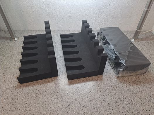 3x Kurzwaffenhalterung für jeweils 6 KWs (1 Halter davon ist noch OVP) Pistole und Revolver, aus Schaumstoff