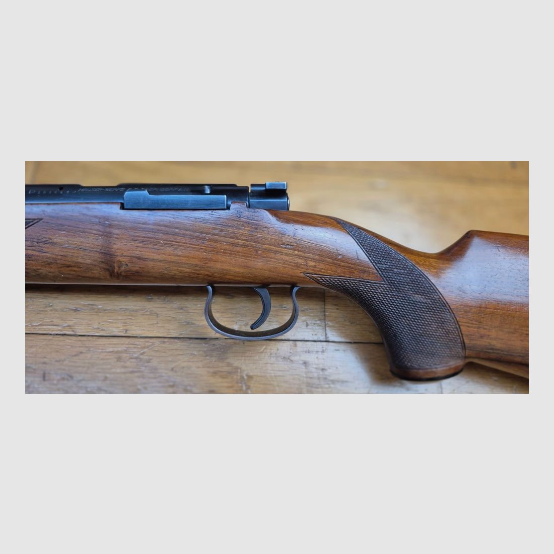 Sehr schöne Wettbewerbsbüchse Mauser ES350 B – III. Reich – Modell Meisterschaftsbüchse – 22LR – Anfängerwaffe 1936 – Mono-Nummer – Premium Lauf – Ein Sprung an der Spitze des Schaftes, aber insgesamt in ausgezeichnetem Zustand, fast neu – TBE, Bild 27 von 35