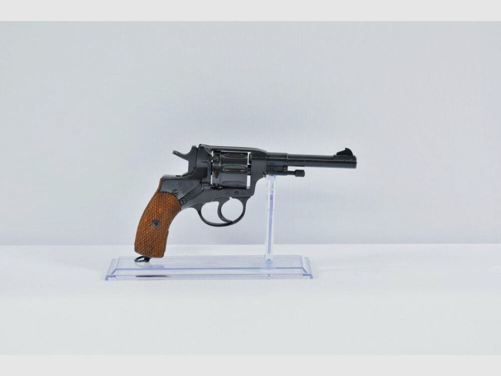 Nagant 11-1895​ 7,62mmNagant Revolver
