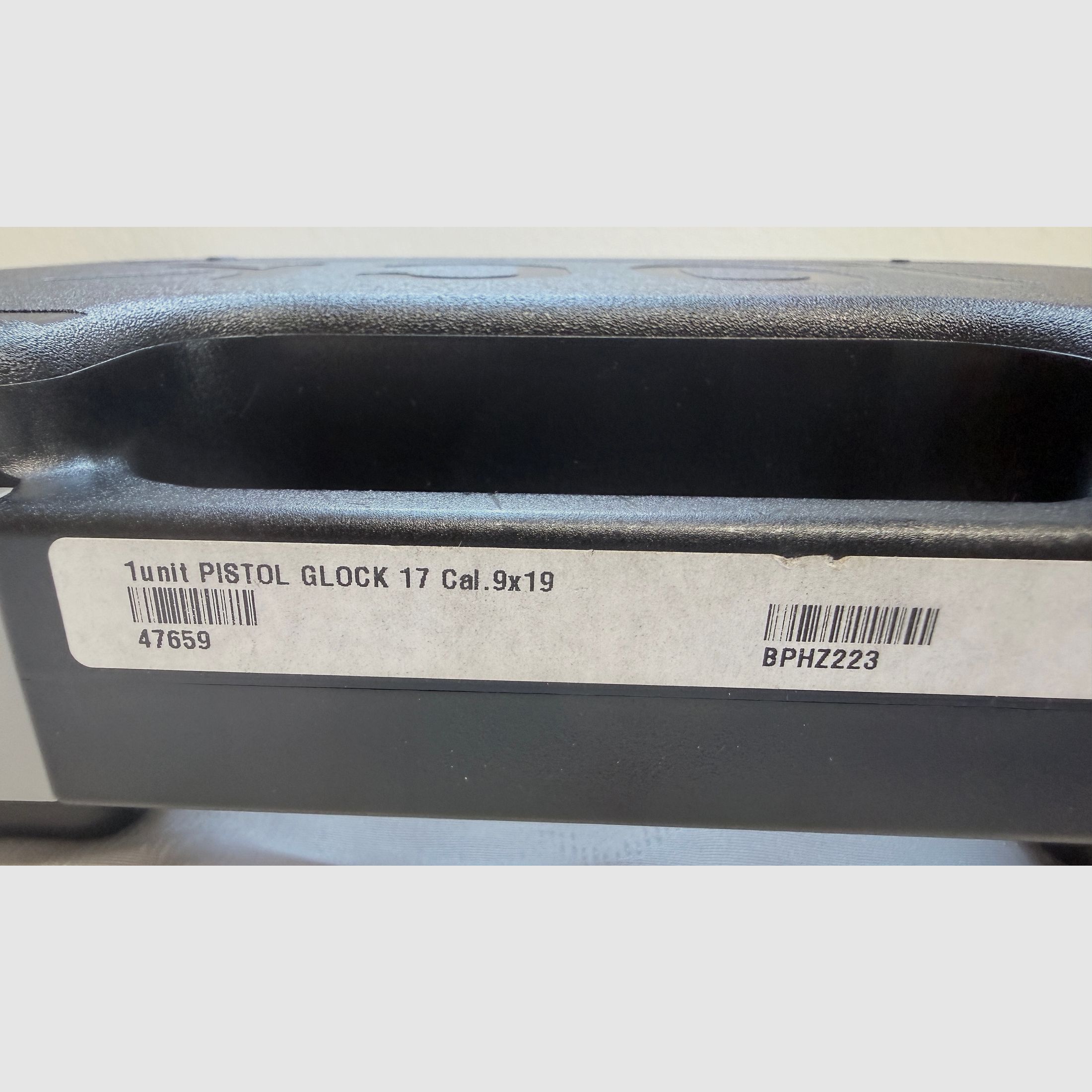 Glock17 gen 5, like-new Glock 17 Gen. 5 (9×19) – fired only once with 17 shots.