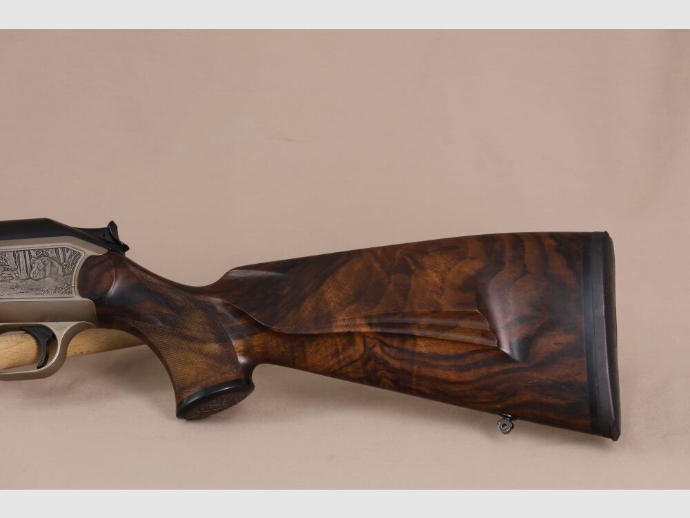 Blaser R93 // toll gemasertes Schaftholz // Holz-Kammergriffkugel