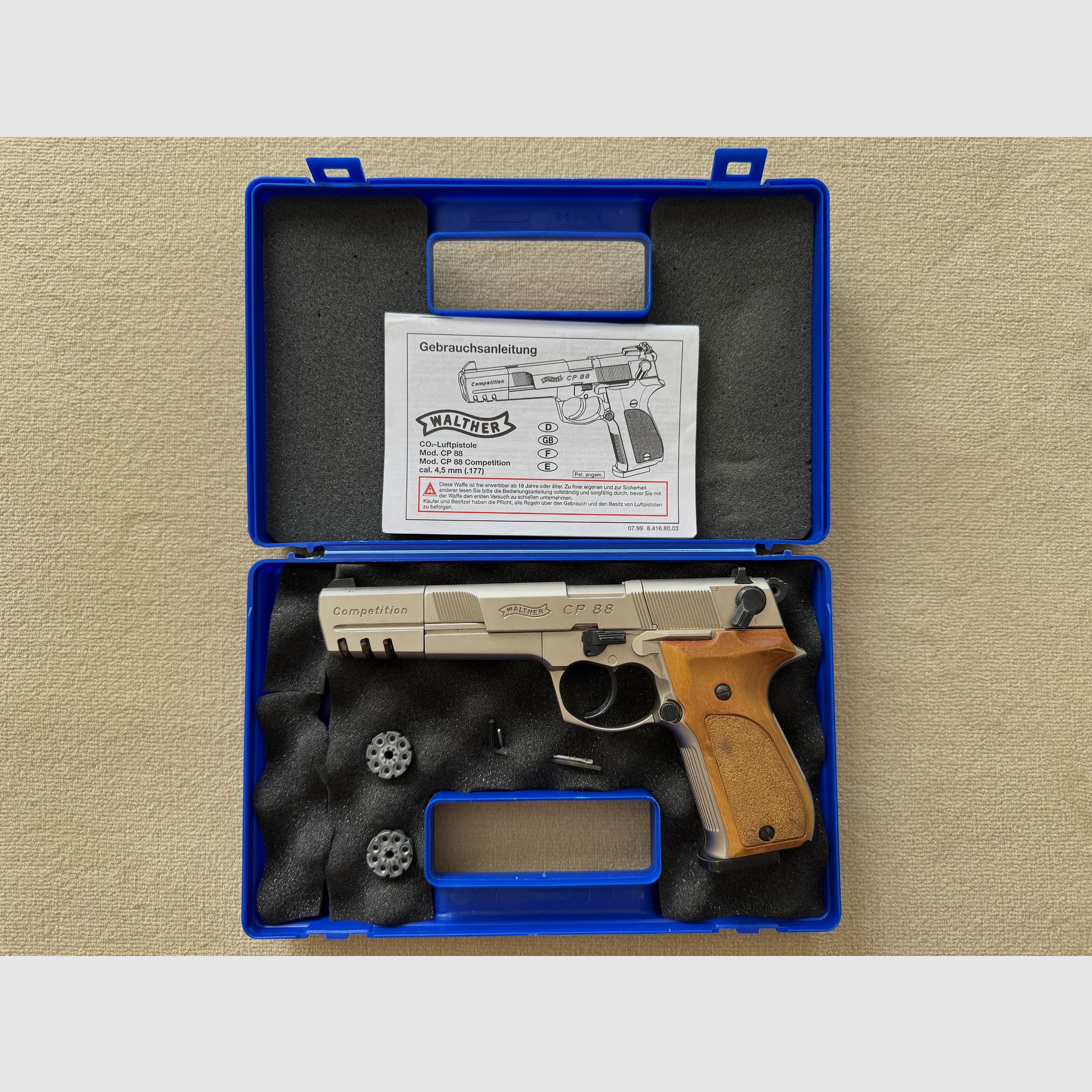 Walther CP88 Competition, vernickelt, Holzgriffe