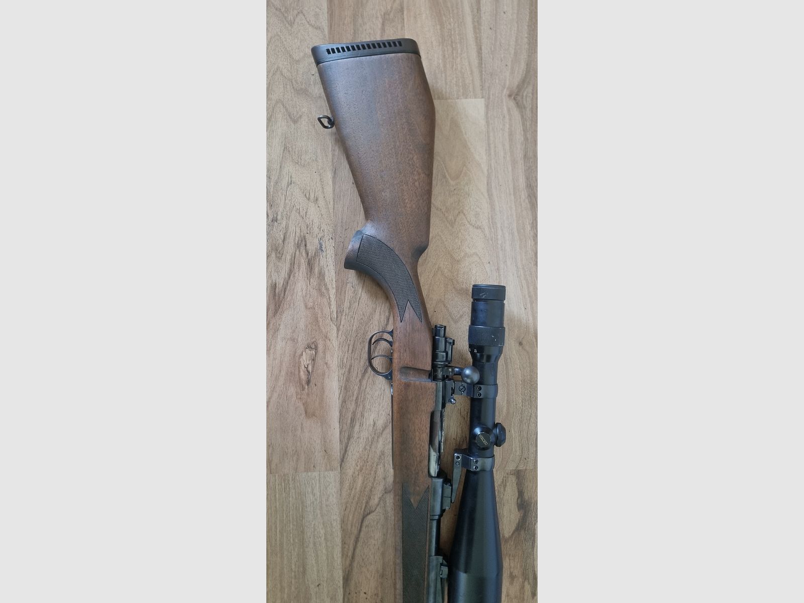 Voere Kufstein Mod. 98 met Docter Optiek VZF 3-12 x 56 M