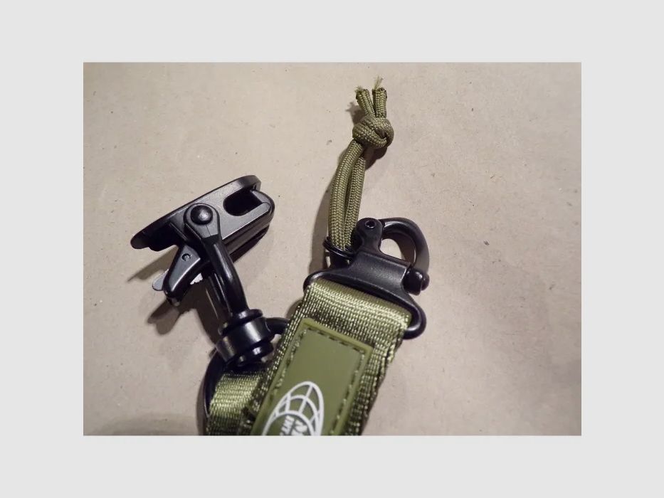 Rifle sling / carrying strap with carabiner, adjustable 45-135cm, olive