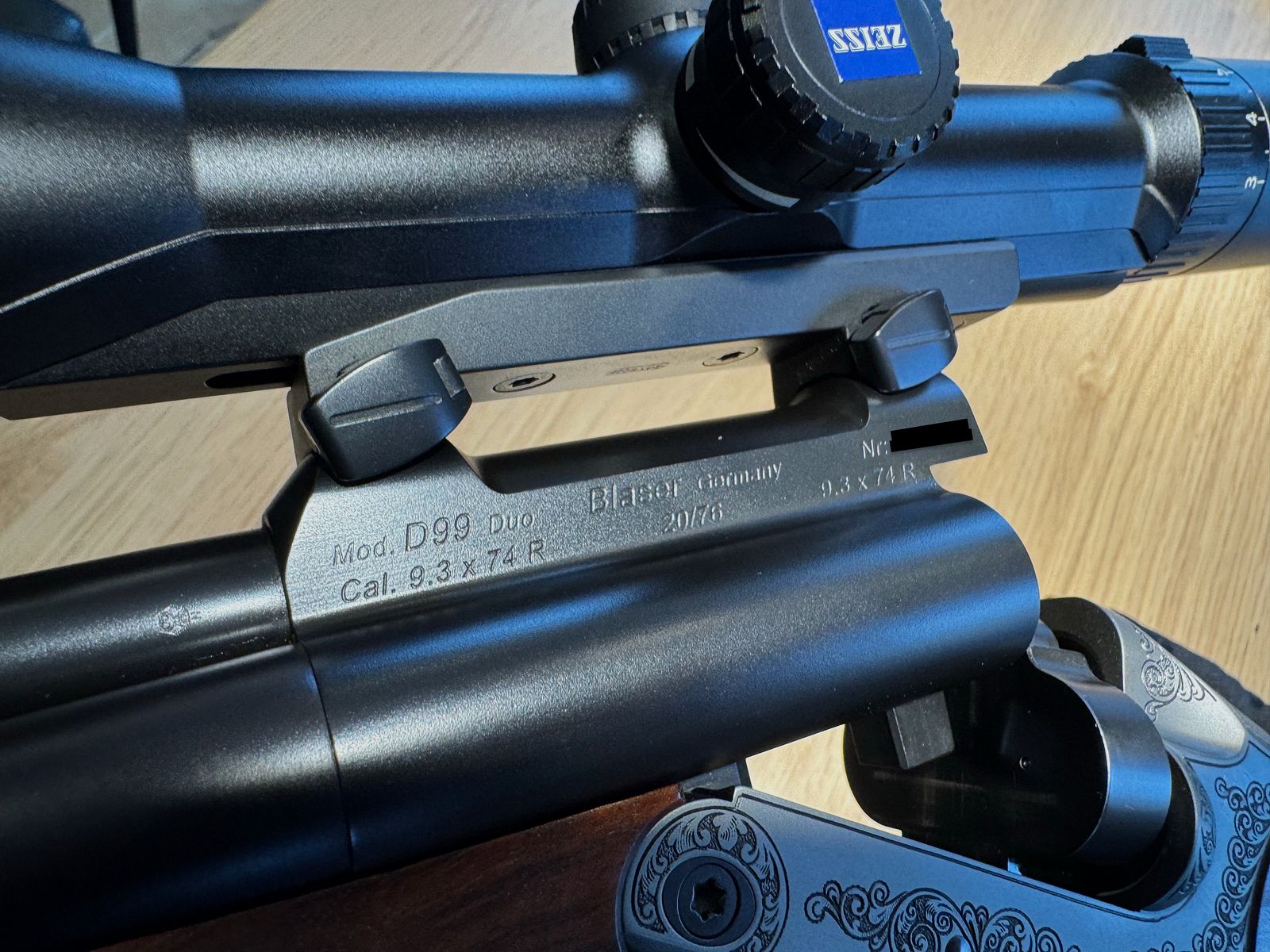 Blaser D99 dubbelbuksdrilling 9,3x74 / 9,3x74 / 20/76 met 2 x ZF Zeiss voor het zitten en drijfjacht, BESTE STAAT