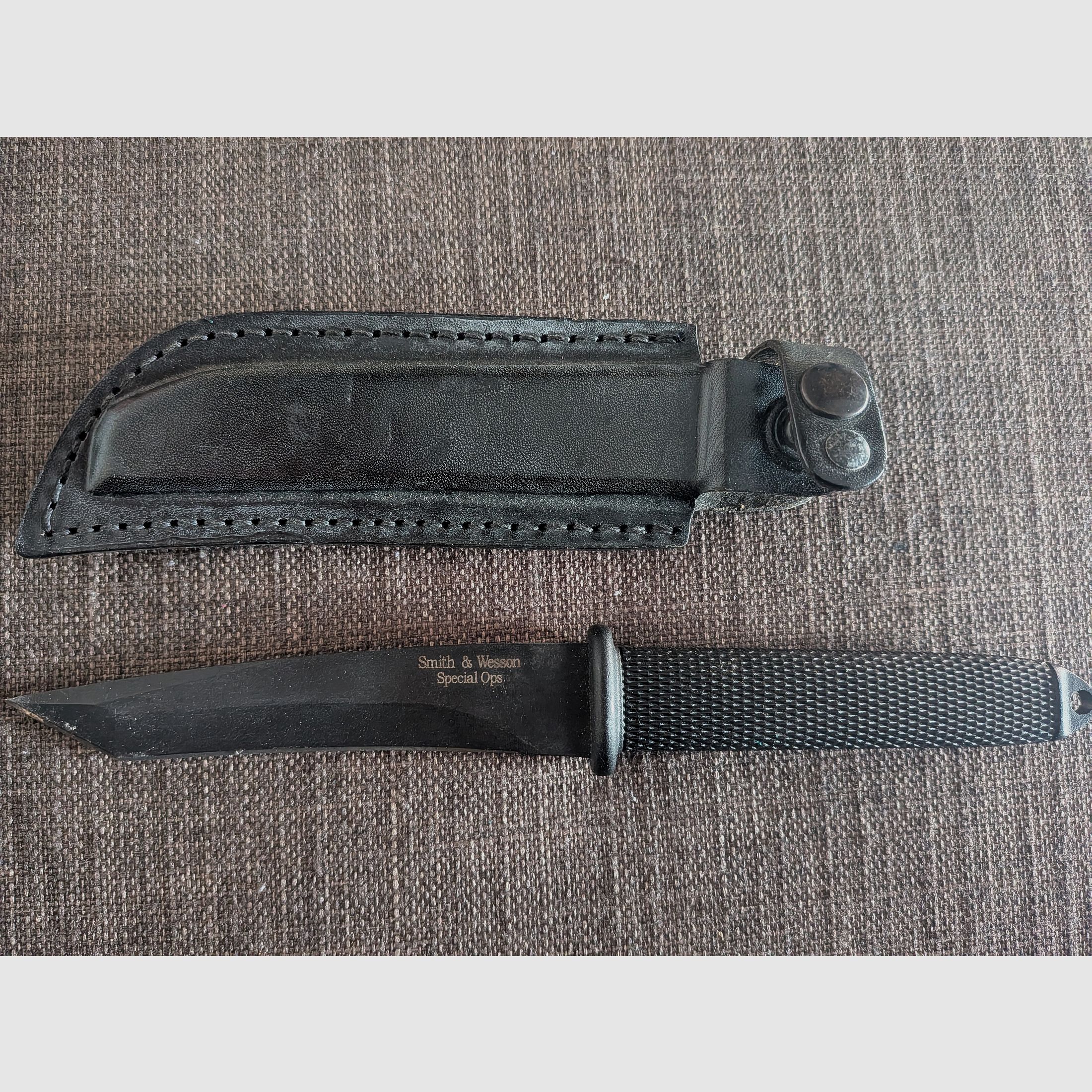 Set de couteaux couteaux de chasse, etc.