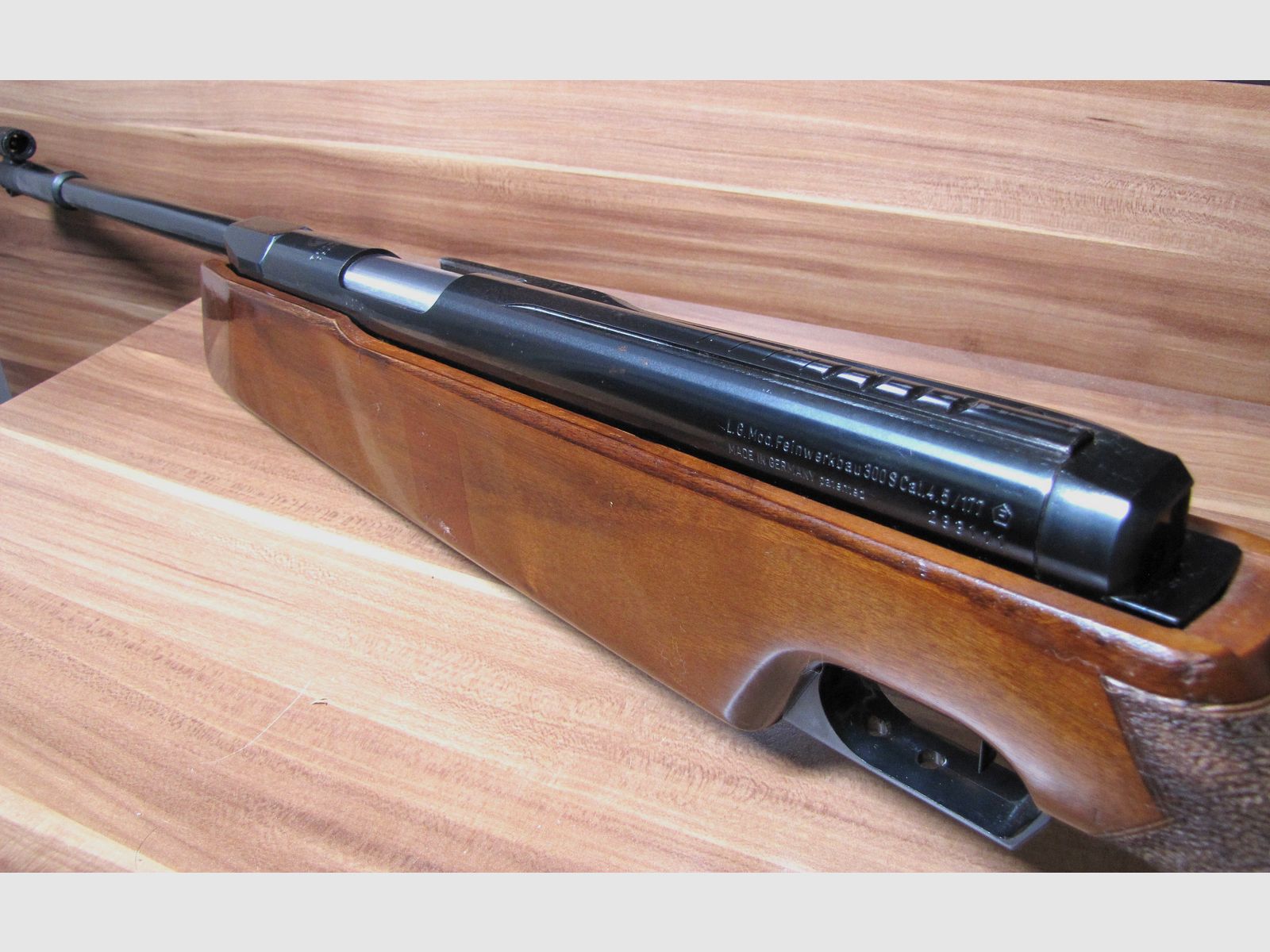 Carabine à air comprimé de la marque Feinwerkbau, modèle 300S