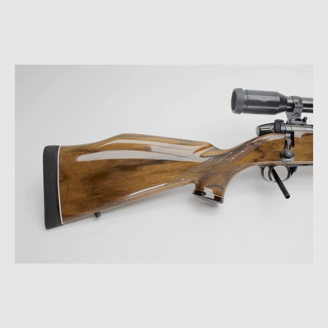 Re. Büchse Weatherby Mark V mit hochwertigem Lackschaft und Mündungsdämpfer .460WeathMag