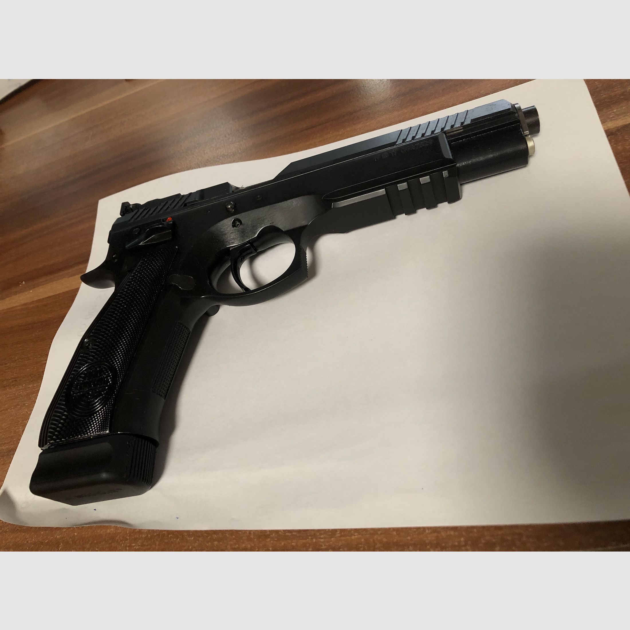 Verkauf halbautomatische Pistole von Haus CZ-Taipan Pro-Tuning und inklusive KK-Pistole, als Geschenk!