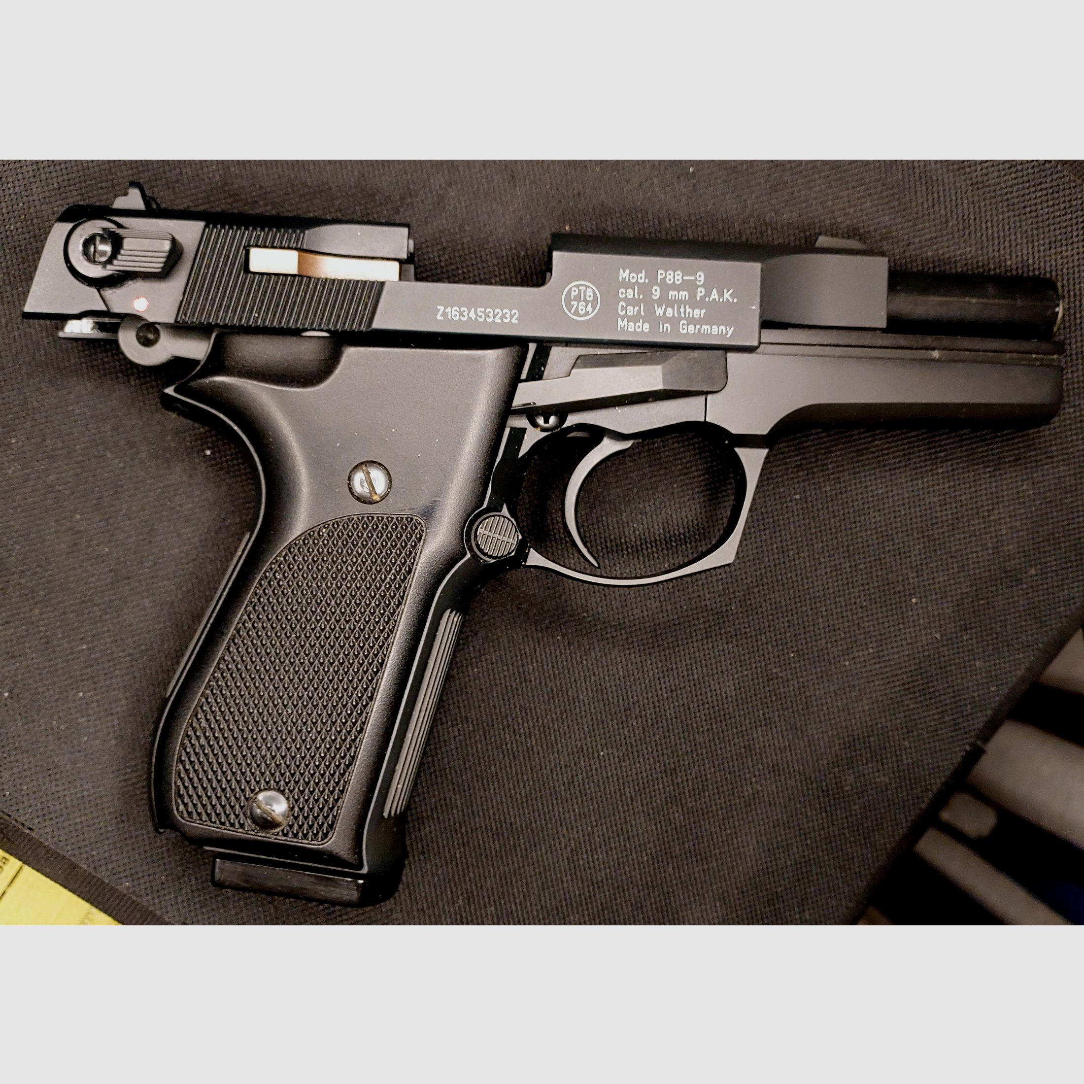 Walther P88-9 (P 88 Compact) blank firing pistol 9mm P.A.K. black (PTB 764) 2 magazines