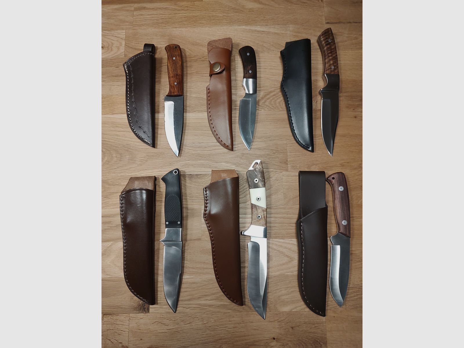 Hunting knife lot (like new), 20 knives + 2 free!