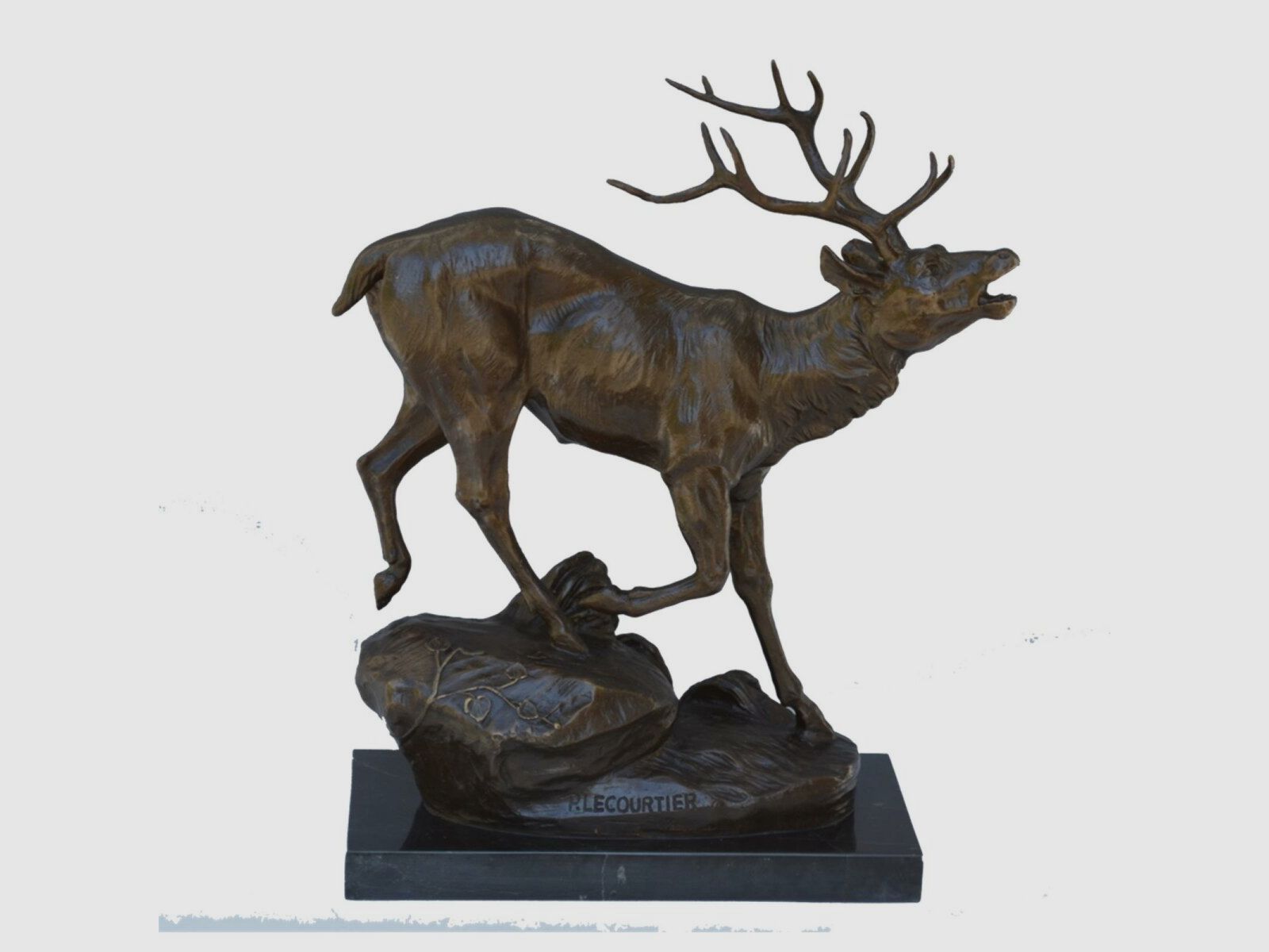 Statua in bronzo Lovergreen motivo cervo con zampa posteriore sollevata