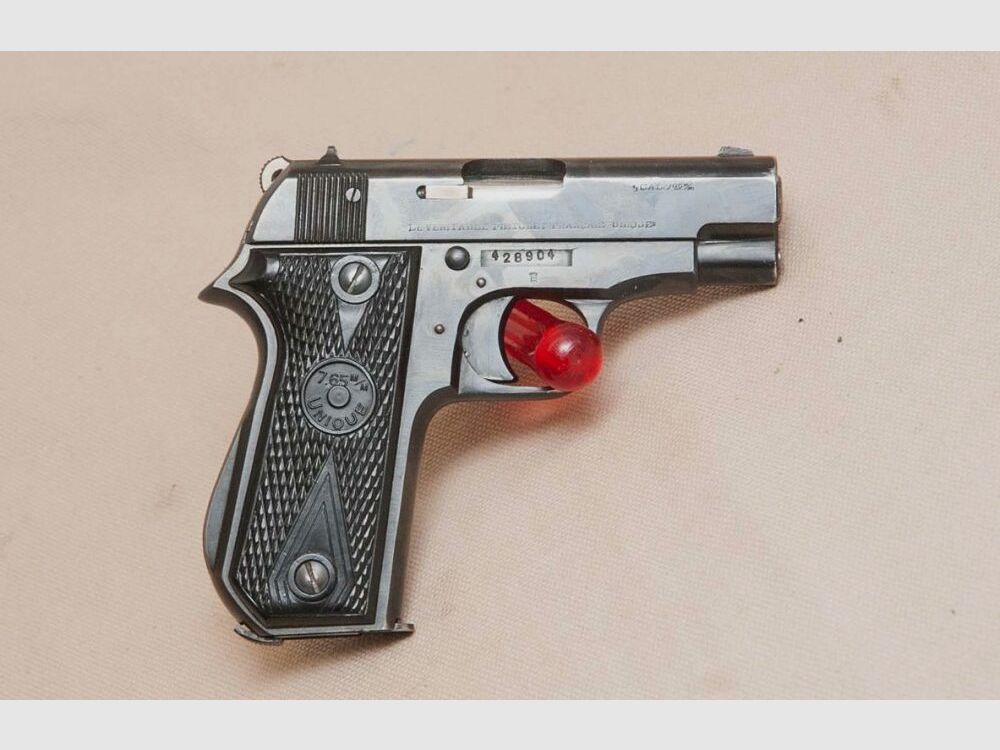 Unique incl. holster and spare magazine