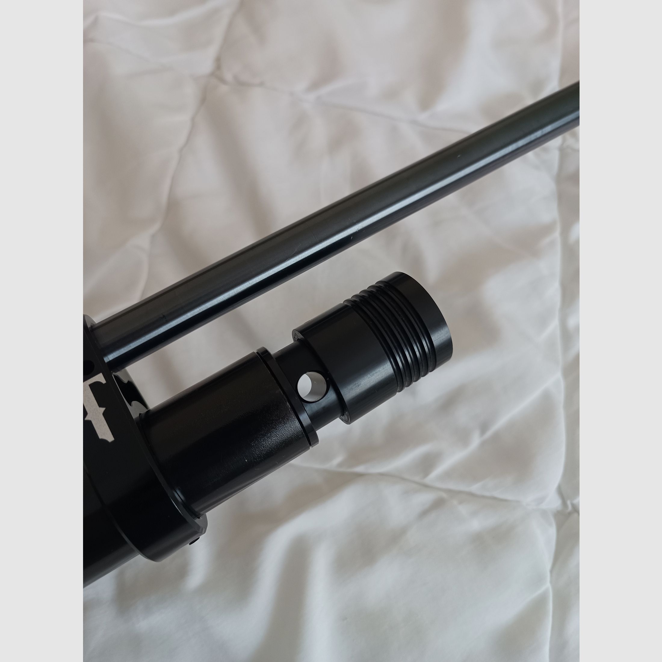 Absolutes Unikat: Walther Dominator Holzschaft 6,35mm (.25) – Kaum geschossen (ca. 150 Schuss)! + Alu-gefräste Laufbrille, 3x Custom Quickfill-Kartuschen & 4 Magazine