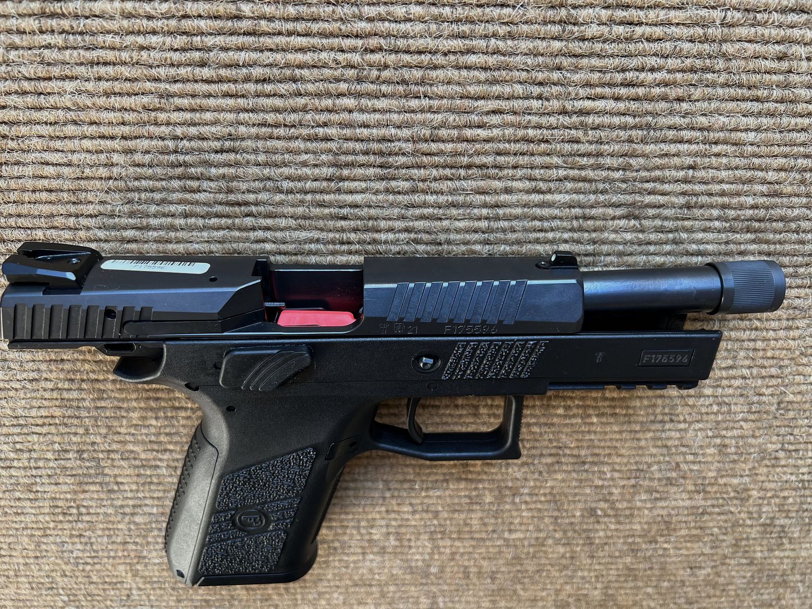 CZ Uhersky Brod P-07 SR (avec canon fileté, 1/2"-28UNEF)