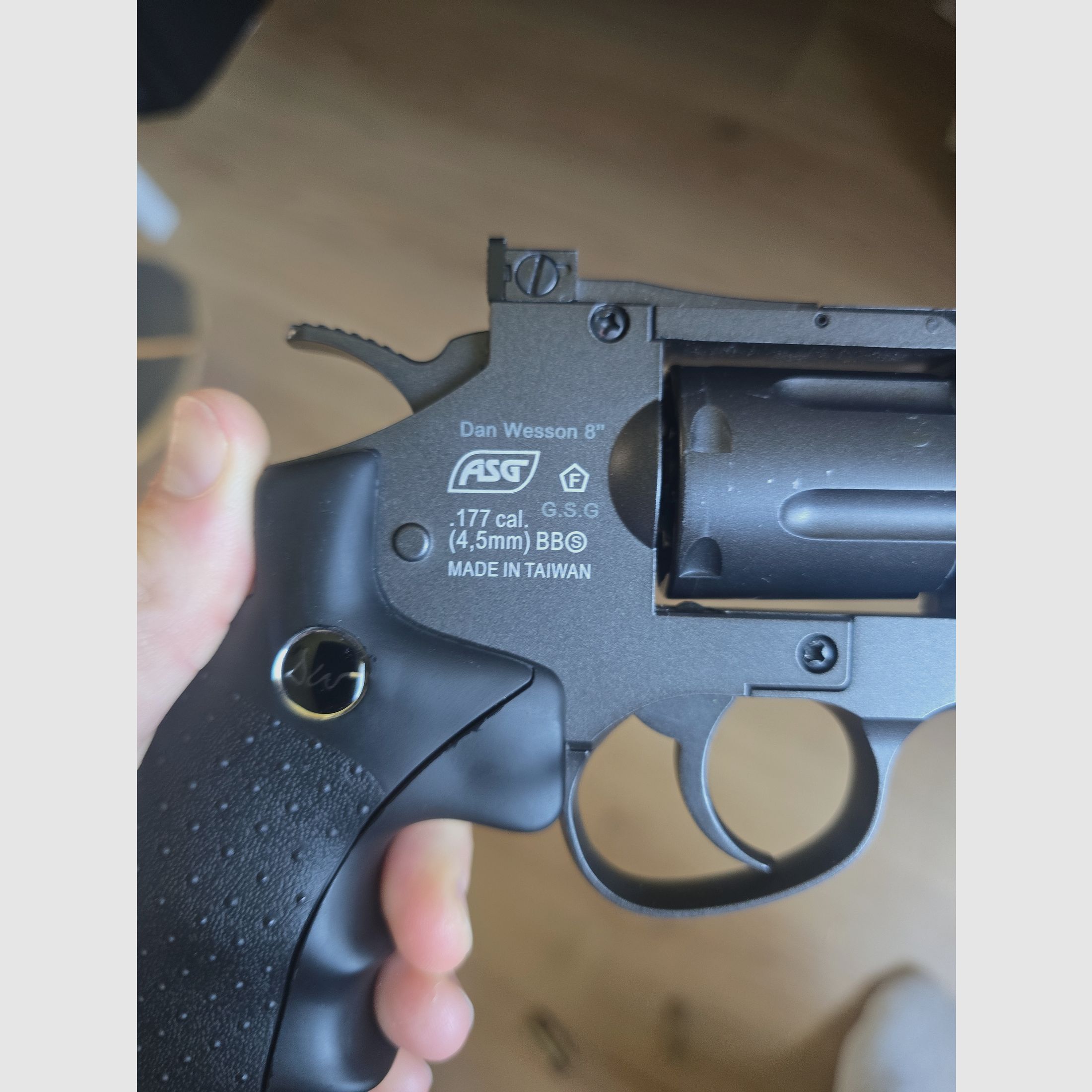 Revolver CO2 ASG Dan Wesson de 8 pulgadas y 4,5 mm