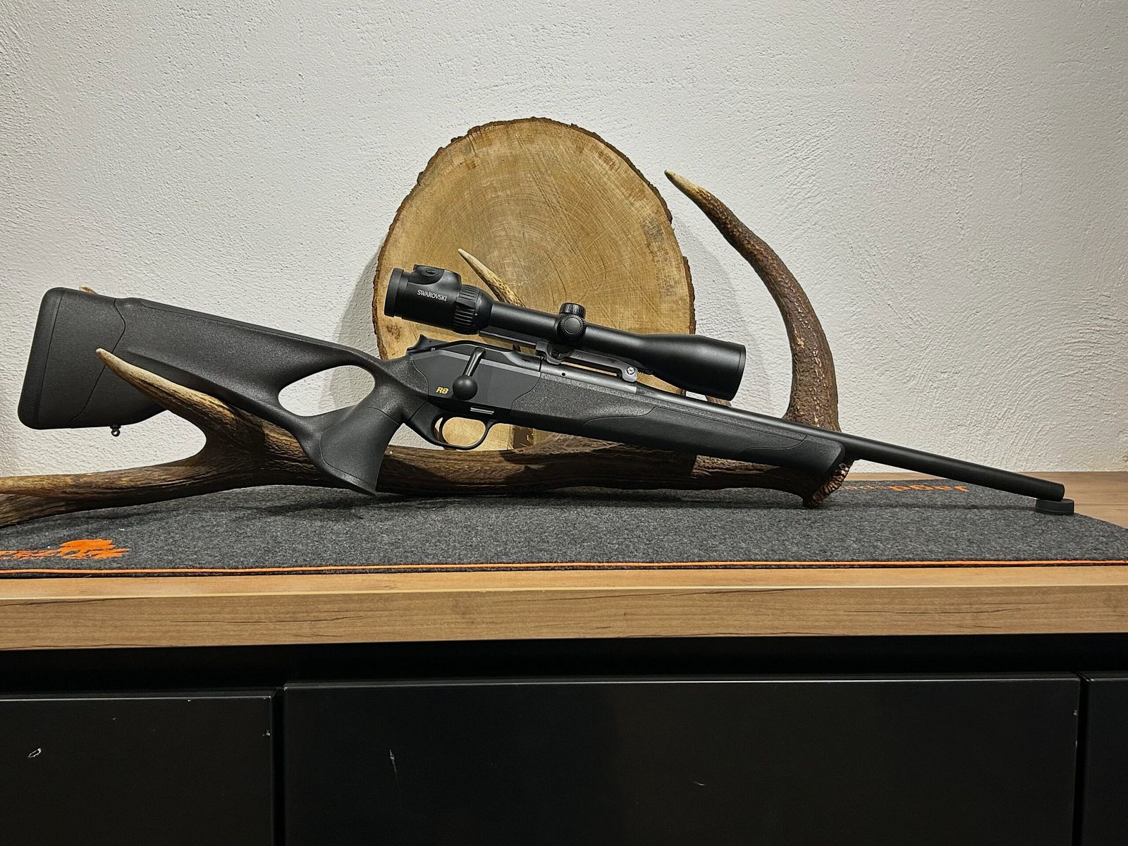 Blaser R8 .30-06 Spring. Oferta completa con mira telescópica Swarovski