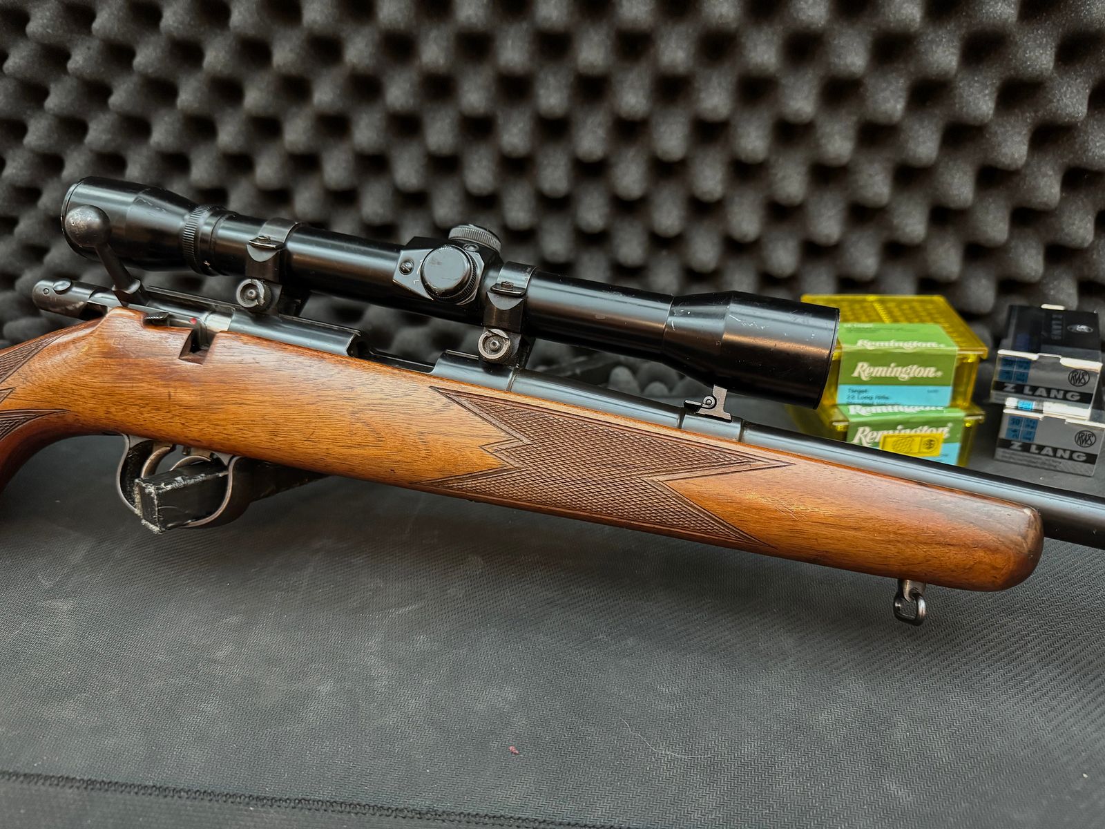 Anschütz Einzelladerbüchse .22lr mit Zielfernrohr 4x32