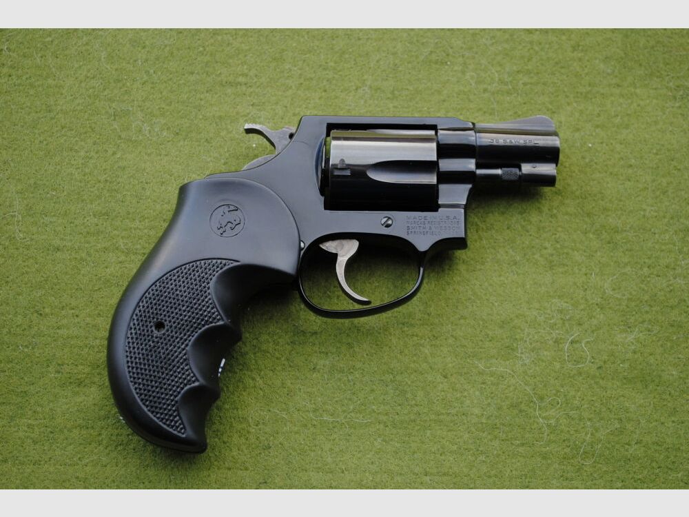 Smith & Wesson M 37, Lauflänge 2 ", Gummigriffschalen