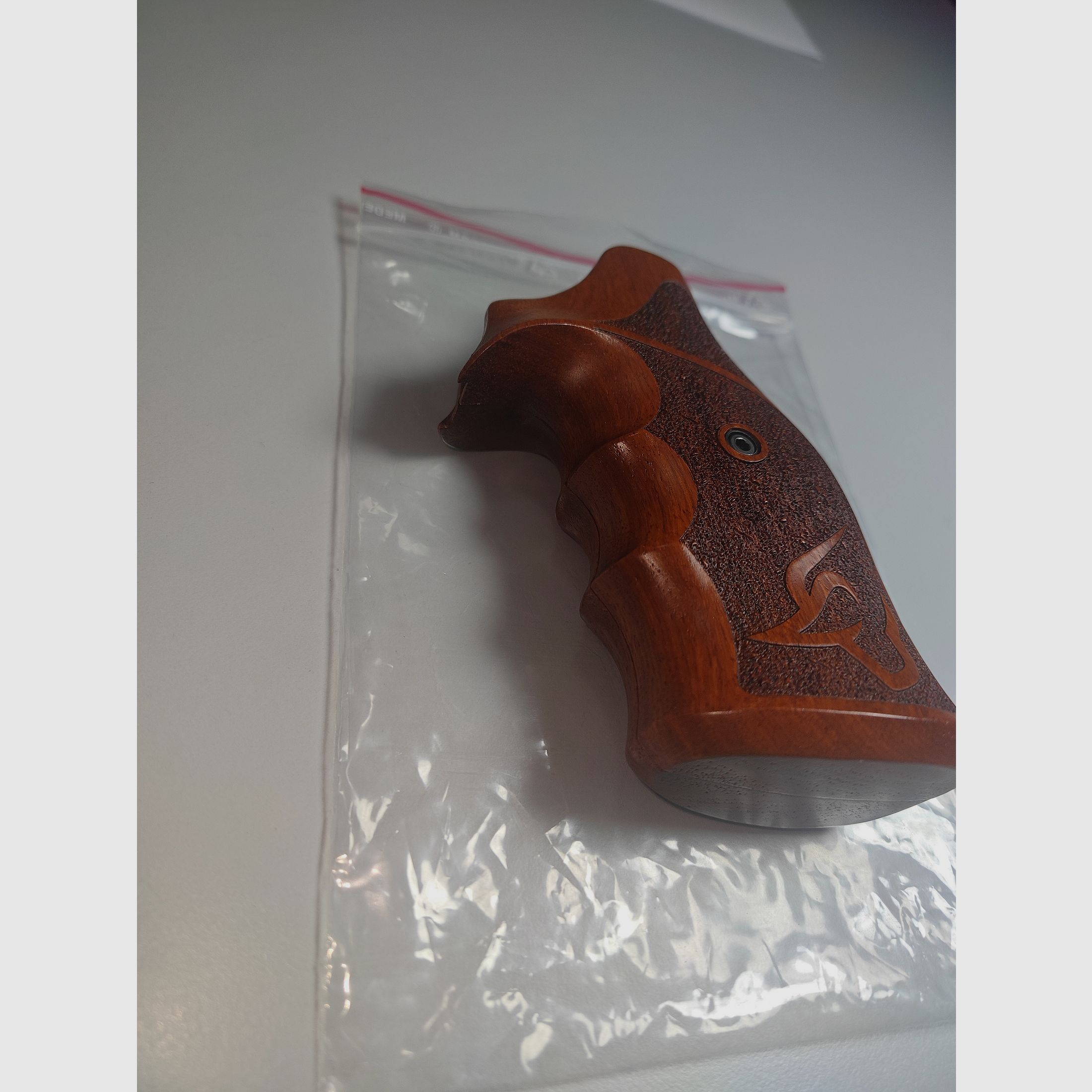 Griff Holz Holzgriff Holzgriffschalen Griffschalen für Taurus 44 Revolver Medium / Large Frame .357 44 65 607 608 669