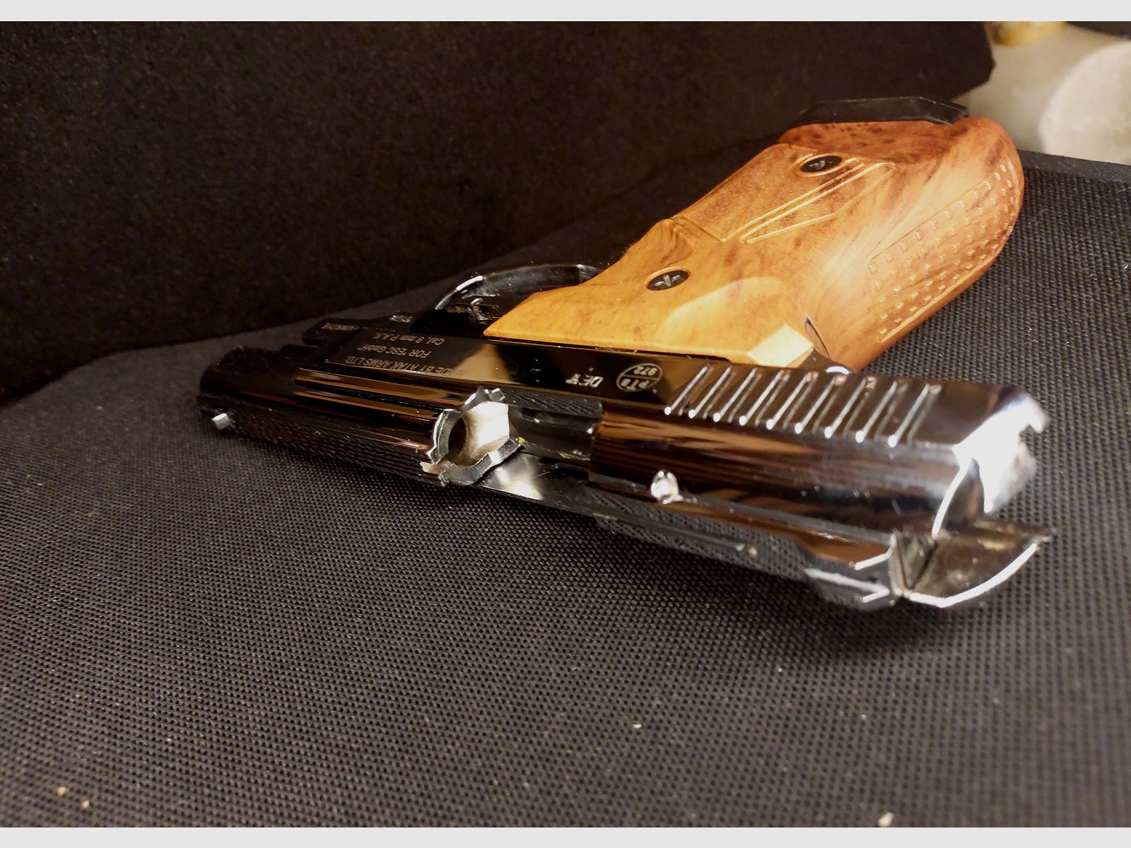 Zoraki 914 blank firing pistol 9mm P.A.K. chrome wood look (PTB 972 !!!) with 2 magazines and 2 pairs of grips - as good as new!