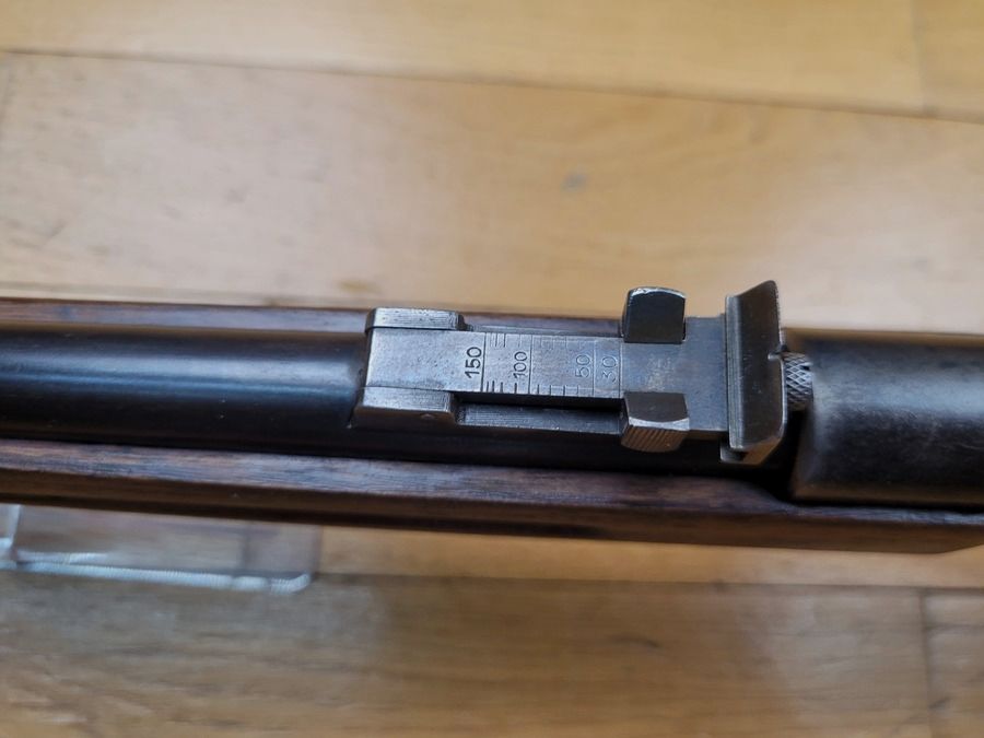 Sehr schöne Schul- oder Kinderbüchse Lebel – Modell „La Préférée“ – Selten im Kaliber 22LR! (und nicht bosquette!) – Sehr gute Mechanik – Schöne Hölzer und Originalbrünierung – Visierung von 30 bis 150m – Der Charme der Pausenhöfe der III. Republik in einem seltenen Kaliber für dieses Modell – TBE +, Bild 15 von 27
