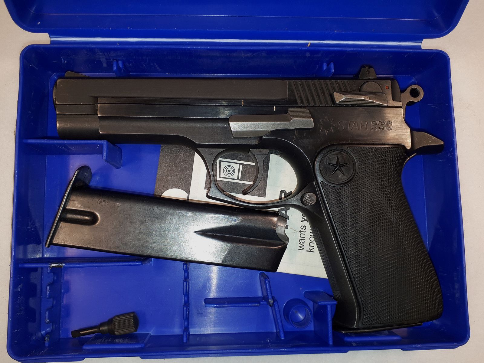 Star pistolet semi-automatique, modèle : 30 M, calibre 9mm Luger.