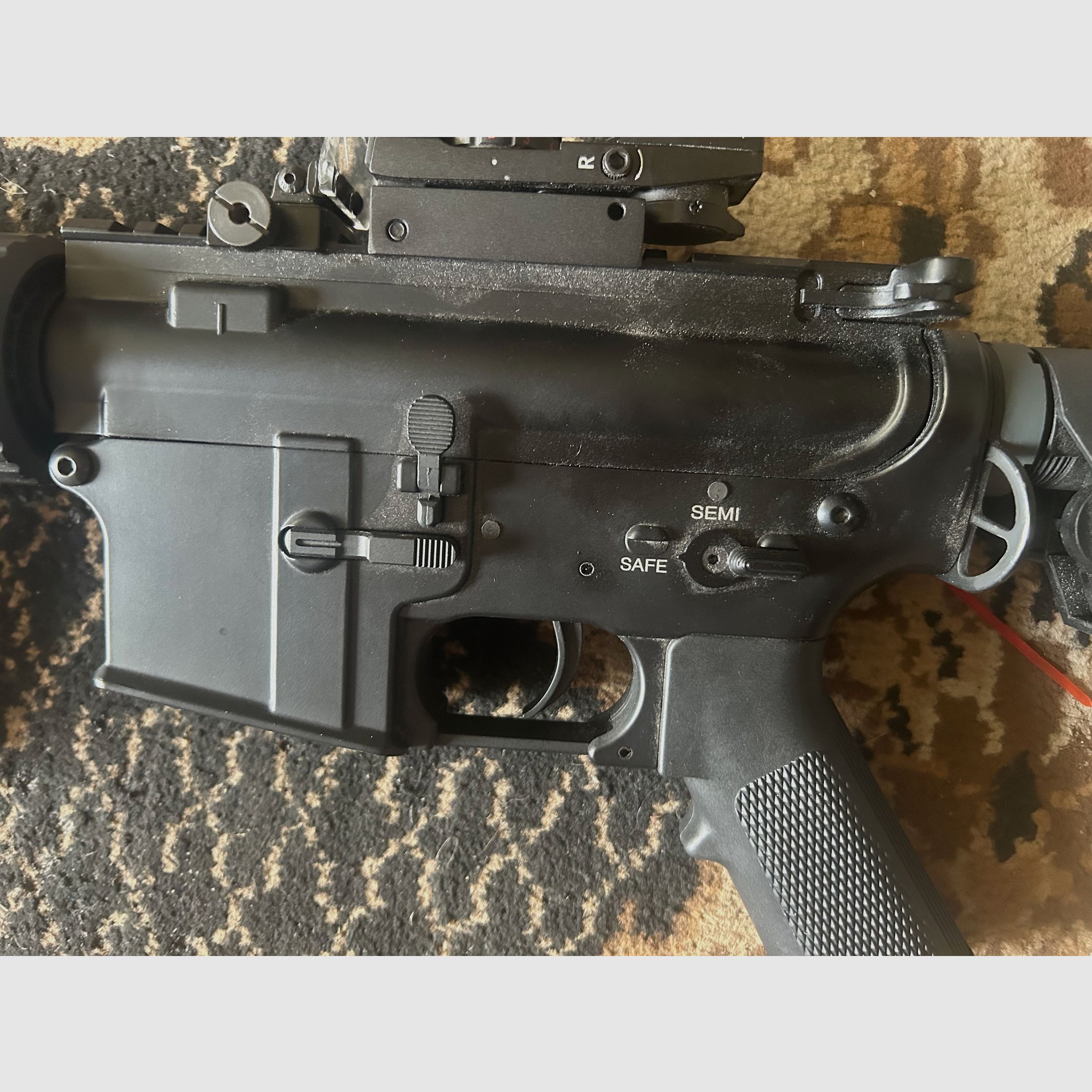 E&C M4 SOPMOD SD -GEN.4- (EFCS, MOSFET, KURZER HUB, AMBIDEXTROUS, GESCHWINDIGKEITSABZUG, PRO HOPUP) AEG MIT METALLGEHÄUSE & BURST MODUS < 0,5 J.