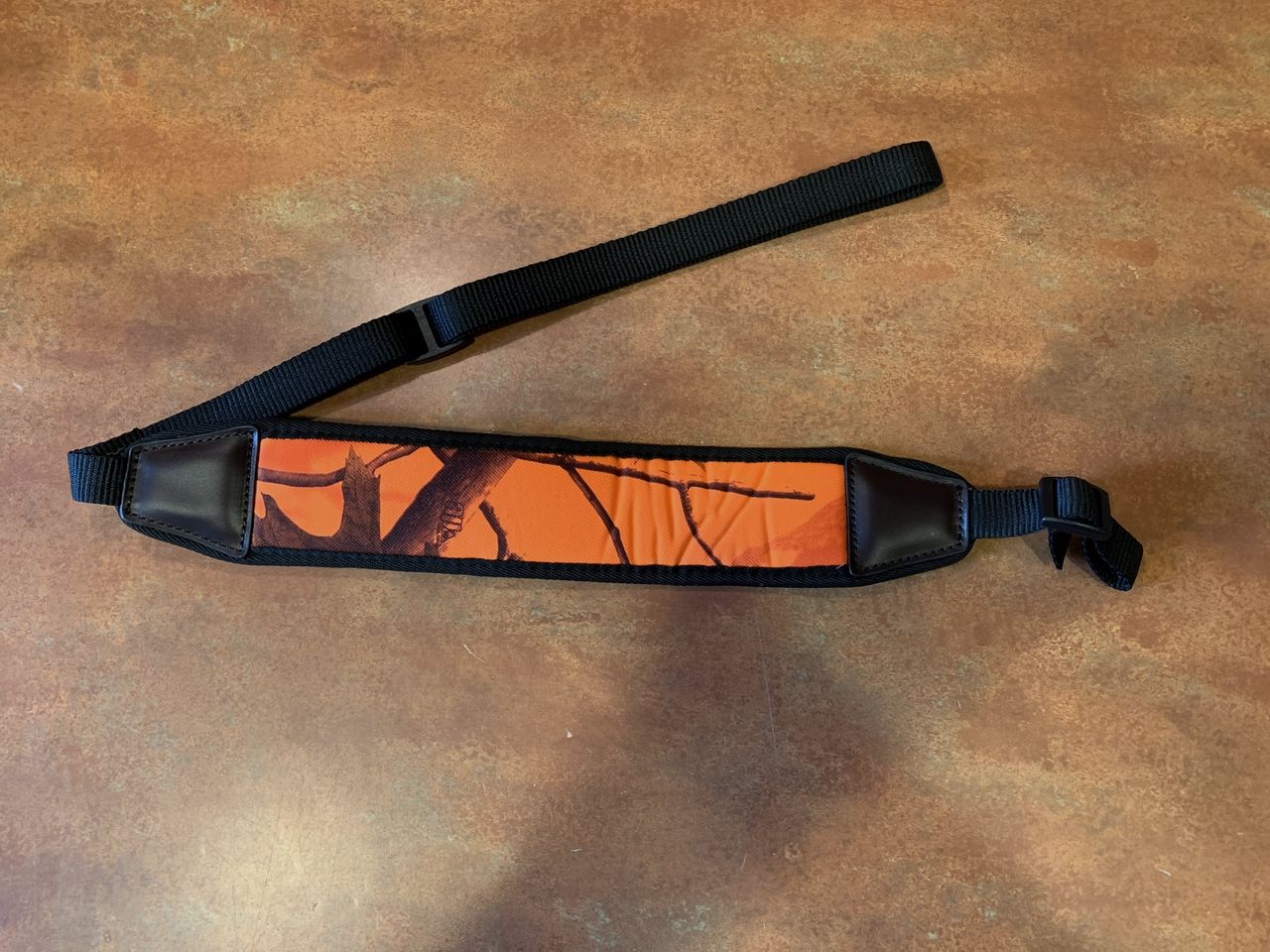 Gewehrriemen mit orangefarbenem Camo-Neoprenband, Bild 2 von 5